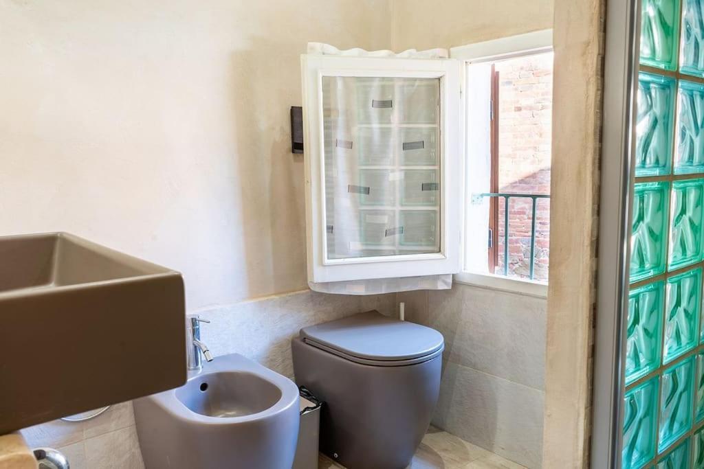 Casa Vacanze L'Angolo Fiorito Bettolle Ngoại thất bức ảnh