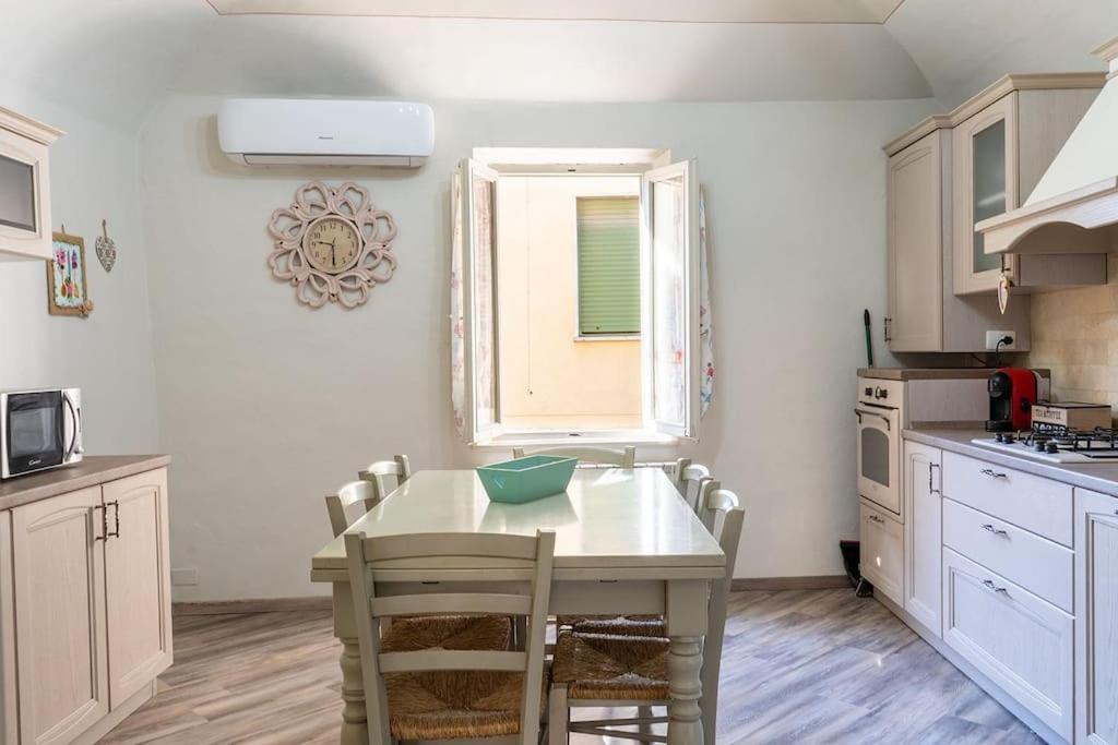 Casa Vacanze L'Angolo Fiorito Bettolle Ngoại thất bức ảnh
