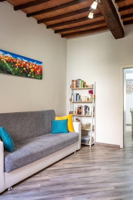 Casa Vacanze L'Angolo Fiorito Bettolle Ngoại thất bức ảnh