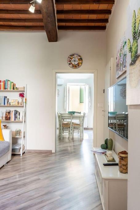 Casa Vacanze L'Angolo Fiorito Bettolle Ngoại thất bức ảnh
